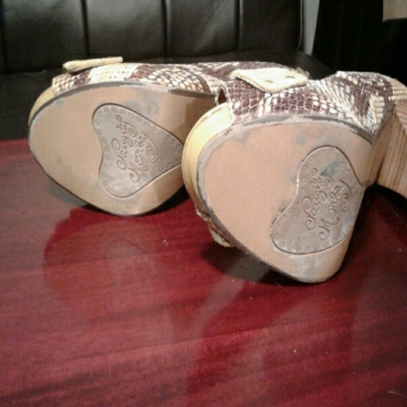 Naughty Monkey Heels - Picture 5 of 7